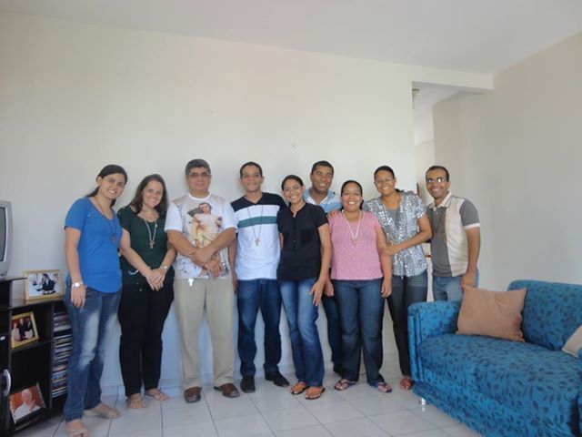 Pe. Farias, ao final da visita, com os missionários de Itapipoca.