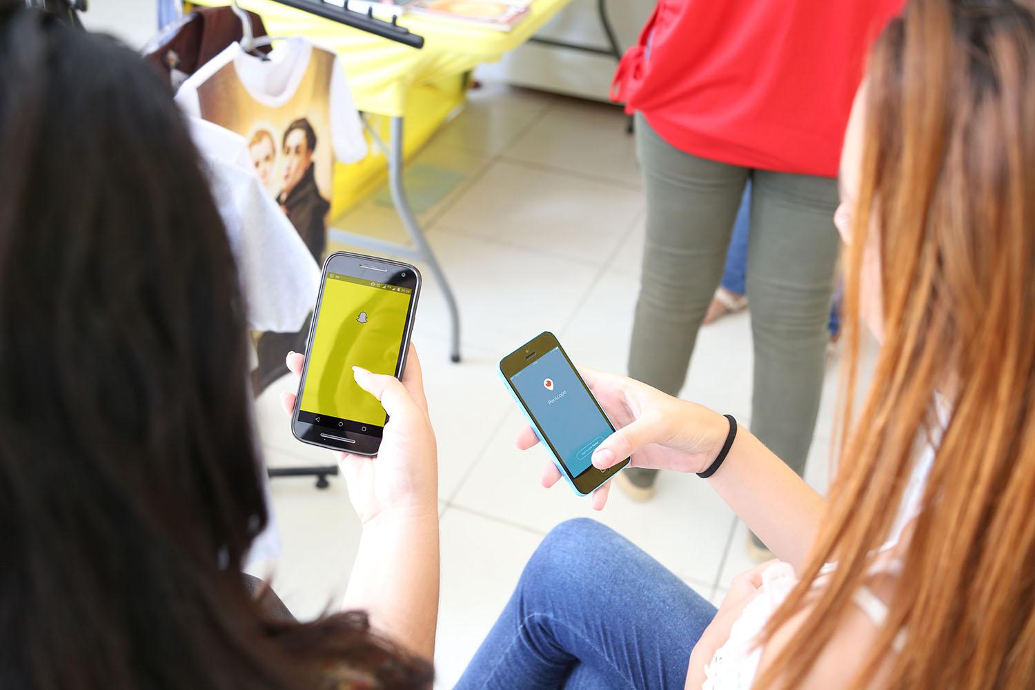 Acompanhe o Reviver onde você estiver pelas redes sociais