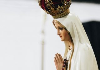 Imagem de Nossa Senhora de Fátima que ilustra o texto dos dogmas marianos