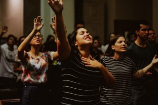 Jovem a qual é destinada a Exortação Apostólica Christus Vivit