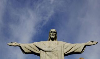 Do Cristo Redentor, Dom Américo Aguiar convida jovens para a JMJ Lisboa 2023