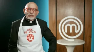 Padre aceita convite para Masterchef e afirma que sua especialidade é pão