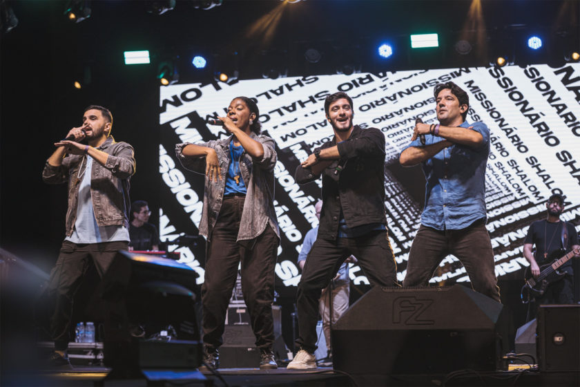 Missionário Shalom no palco do Hallelluya Rio 2025