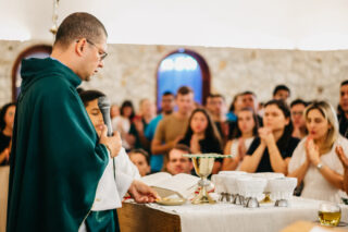 eucaristia missa momento mais importante do dia