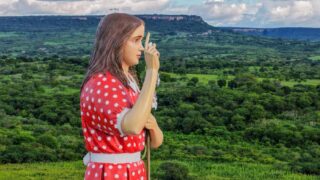 Estátua gigante da Beata Menina Benigna no novo santuário em Santana do Cariri