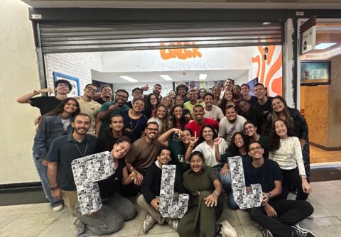 Jovens têm um ponto de encontro certo no Shopping Via Brasil. O Espaço Lolek é o local em que jovens do Shalom realizam atividades, convivem e evangelizam outros jovens